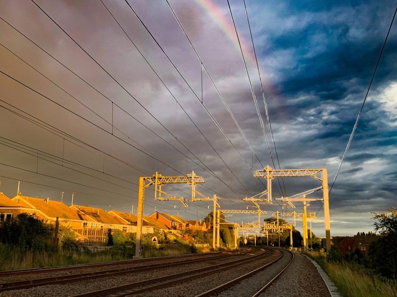 SPL  Powerlines UK achève à temps et avec succèsson plus grand projet à ce jour: les travaux d’électrification de la ligne ferroviaire reliant Londres à Corby